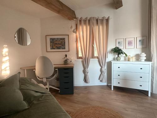 Studio 4 personnes avec terrasse, piscine et tennis