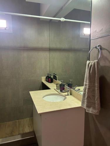 a bathroom with a sink and a mirror at Departamento en Goya Ctes in Goya