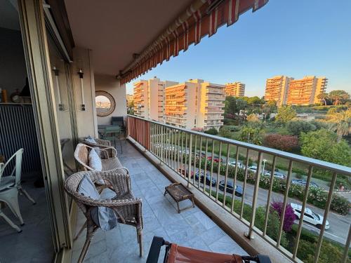 Appartement Juan-Les-Pins, 4 pieces, 80m2, Residence Luxe Piscine Tennis