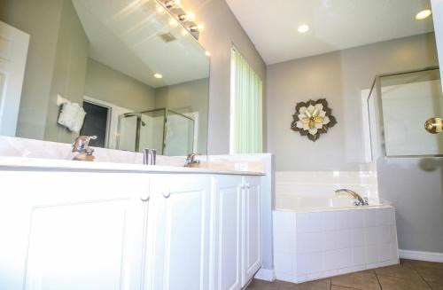 Disney Dream Themed Rooms Pool and Games photo 43