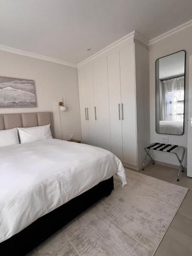 a bedroom with a large white bed and a window at Zahari Villas in Parys