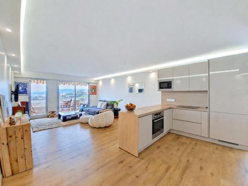 Panoramic sea view Top floor Swimming pool photo 6