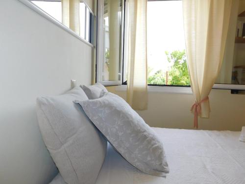 Sweet Apartment in Nea Chora, Balcony & Mountain View, Steps from the Sea