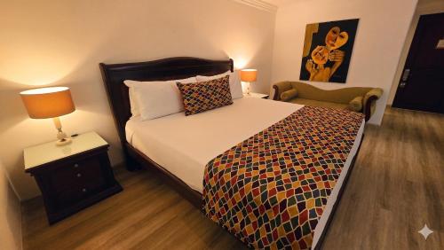 En eller flere senger på et rom på Hotel Embassy Park