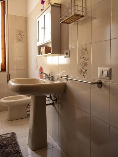 a bathroom with a sink and a toilet at DaMaHouse in Monastir