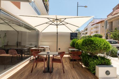 The City Hotel & Suites