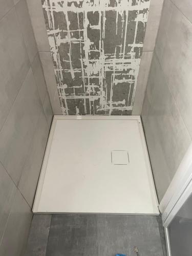 a white floor in a bathroom with a wall at Happy Oasi in Lido Adriano