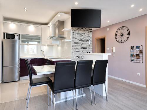 Lavender Apartment Žnjan -10 min walk to Žnjan Beach, Split