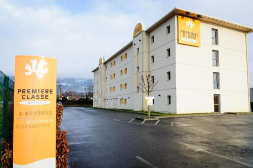 a building with a sign in a parking lot at Première Classe Annemasse Ville La Grand in Ville-la-Grand
