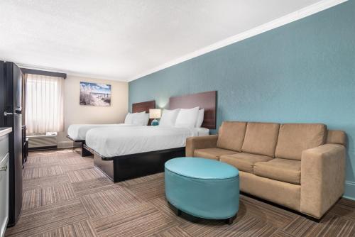 a hotel room with a bed and a couch at Best Western Niceville-Destin in Niceville