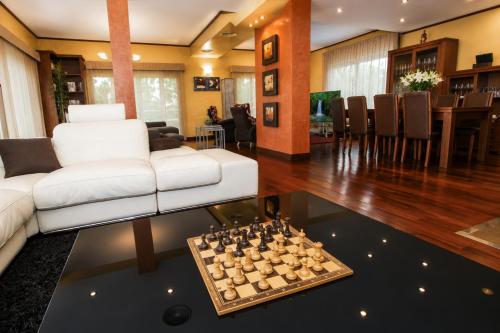 New Play Lake Villa