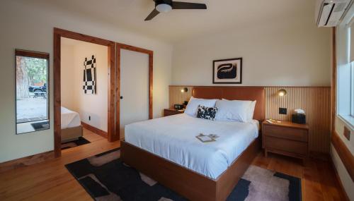 a bedroom with a large bed and a window at The Stranger Lodge - Pet Friendly in Sisters