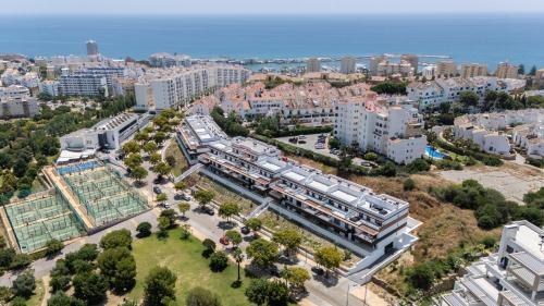 Modern 2BR Apt with Sea View