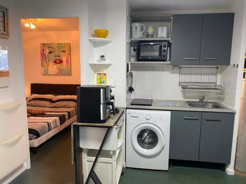 Bord de plage, secteur Lydia, rdc, terrasse, très joli appt 4 couchages, ventilateur plafond