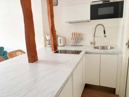 Heart Marais Studio by Melvane