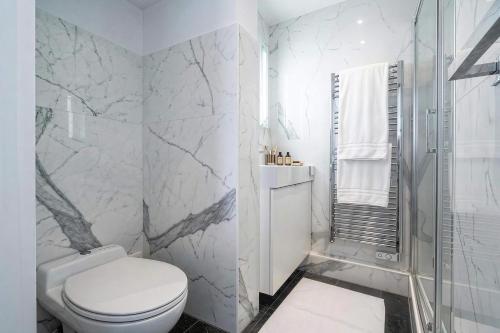 Heart Marais Studio by Melvane