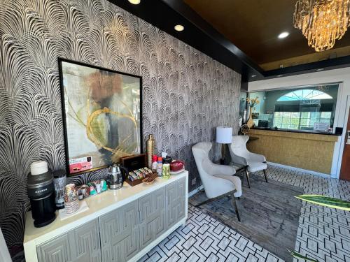 a lobby with a table and two chairs and a painting at The Lexmar - Dodger Stadium-Convention Center in Los Angeles