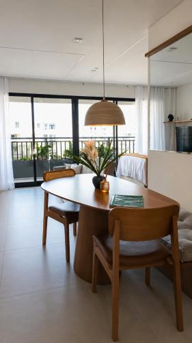 a living room with a table and a couch at Opus Gyro Vaca Brava Designer in Goiânia