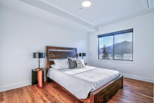 a bedroom with a bed and a window at Airport Access with Stunning View A103 in Juneau