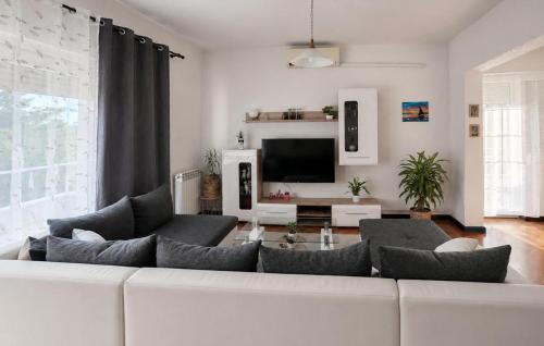 Lovely Apartment In Novi Vinodolski
