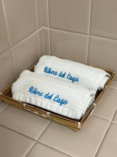 two towels are sitting on a tray in a bathroom at Ribera del Lago in Jocotepec