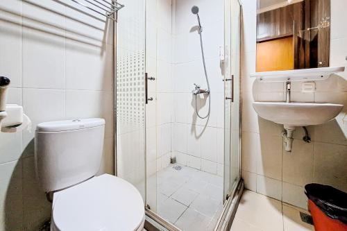 a bathroom with a toilet and a sink at Urbanview Hotel Salakview Megamendung in Pondok Cipaseban