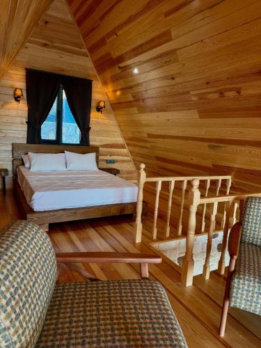a bedroom with a bed in a log cabin at paşa barbun in Bartın