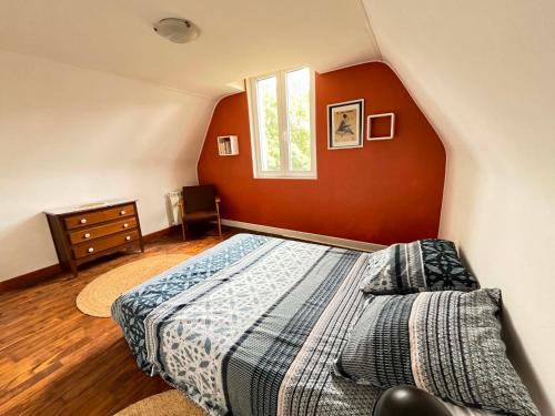 a bedroom with a bed and a window at La P'tite Bouriane in Le Vigan