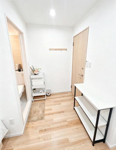 浅草花日美居 Asakusa Hanichi 206 Twin Bedroom Asakusa Temple 4 min walk Direct subway access to Narita and Haneda Airports Host's listings are all at the same address