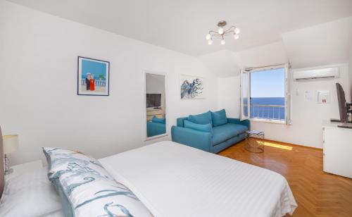 Apartment Seven