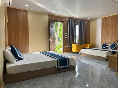 a hotel room with two beds and a window at Sea DoSon Resort in Ðố Sơn