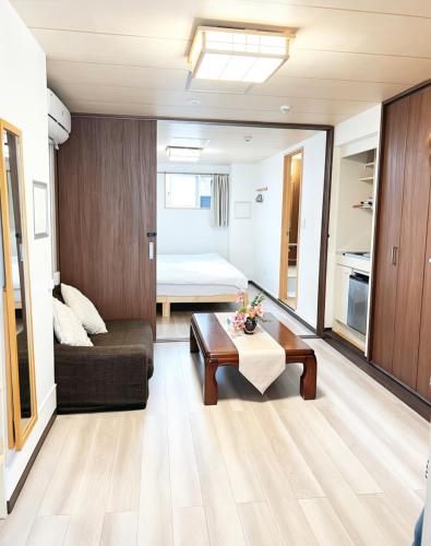 浅草小胎一楼 Asakusa Hanahi, Small Tire, 1st Floor, 4-Minute Walk to Asakusa Temple, Direct Subway Access to Narita and Haneda Airports, Private Room