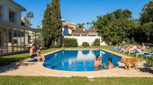 VACATION MARBELLA I Villa Bosquecito, Giant Private Heated Pool, Walk to the Beach, 6 BDR, Spacious Villa, BBQ, Alarm System, Ample Garden