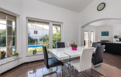Stunning Home In Novalja