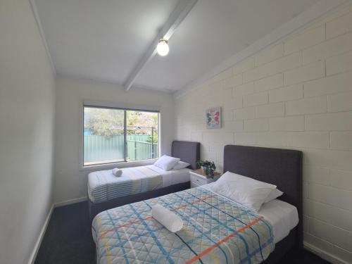 a bedroom with two beds and a window at Esperance Little Units 4 in Esperance