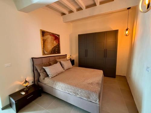 a small bedroom with a bed and a closet at Borgo Carla in Massa