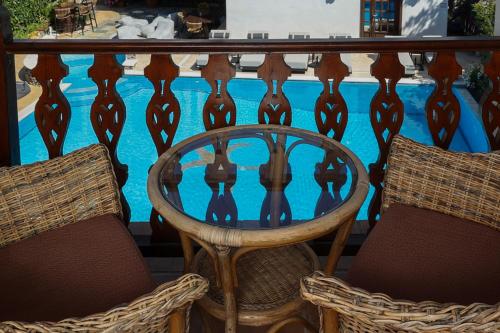 Archontiko Naoumidi — Pool view