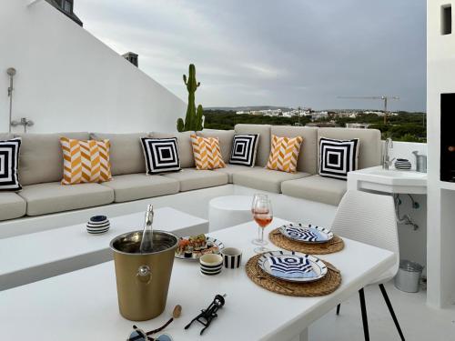 Marina Penthouse vue sur la mer et marina, terrasse, piscine
