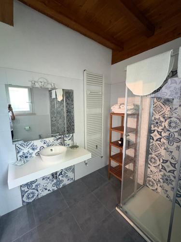 a bathroom with a sink and a mirror at Villa Clementine in Piazza Armerina
