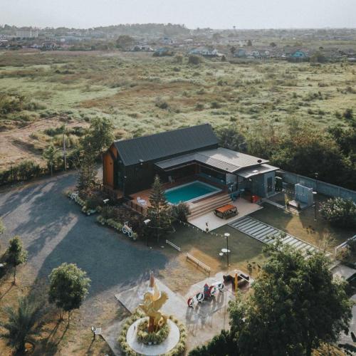 an aerial view of a house with a swimming pool at KN Pool Villa Saraburi in Ban Huai Sai (1)