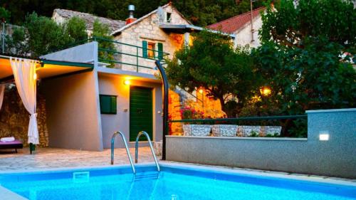 Holiday Home Volat -Baska Voda by Villas Guide