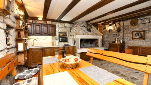 Holiday Home Volat -Baska Voda by Villas Guide