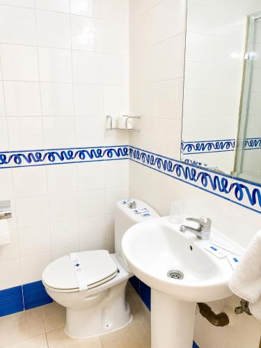 a bathroom with a toilet and a sink at Hostal la Abuela in Simancas