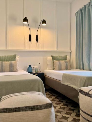 two beds sitting next to each other in a room at Canaryislandshost I Marino in Famara