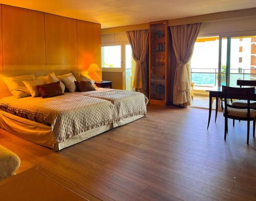 Luxury apartment with ocean views