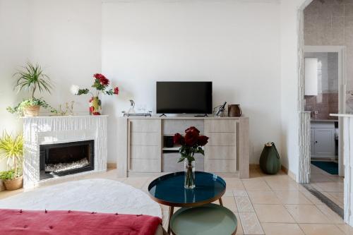 Charming house with sea view in Nice