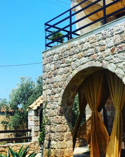 Gallery image of Niko's Stone Guest House in Plitra