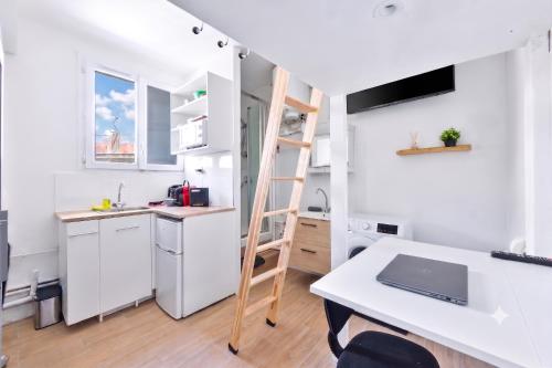 Authentic Parisian Studio near Parc Monceau