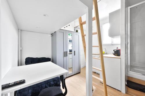 Authentic Parisian Studio near Parc Monceau