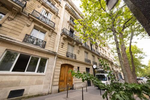 Authentic Parisian Studio near Parc Monceau